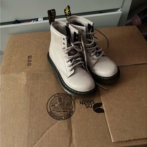 Dr. Martens Girls Cream Boots Size 12 Great Condition!